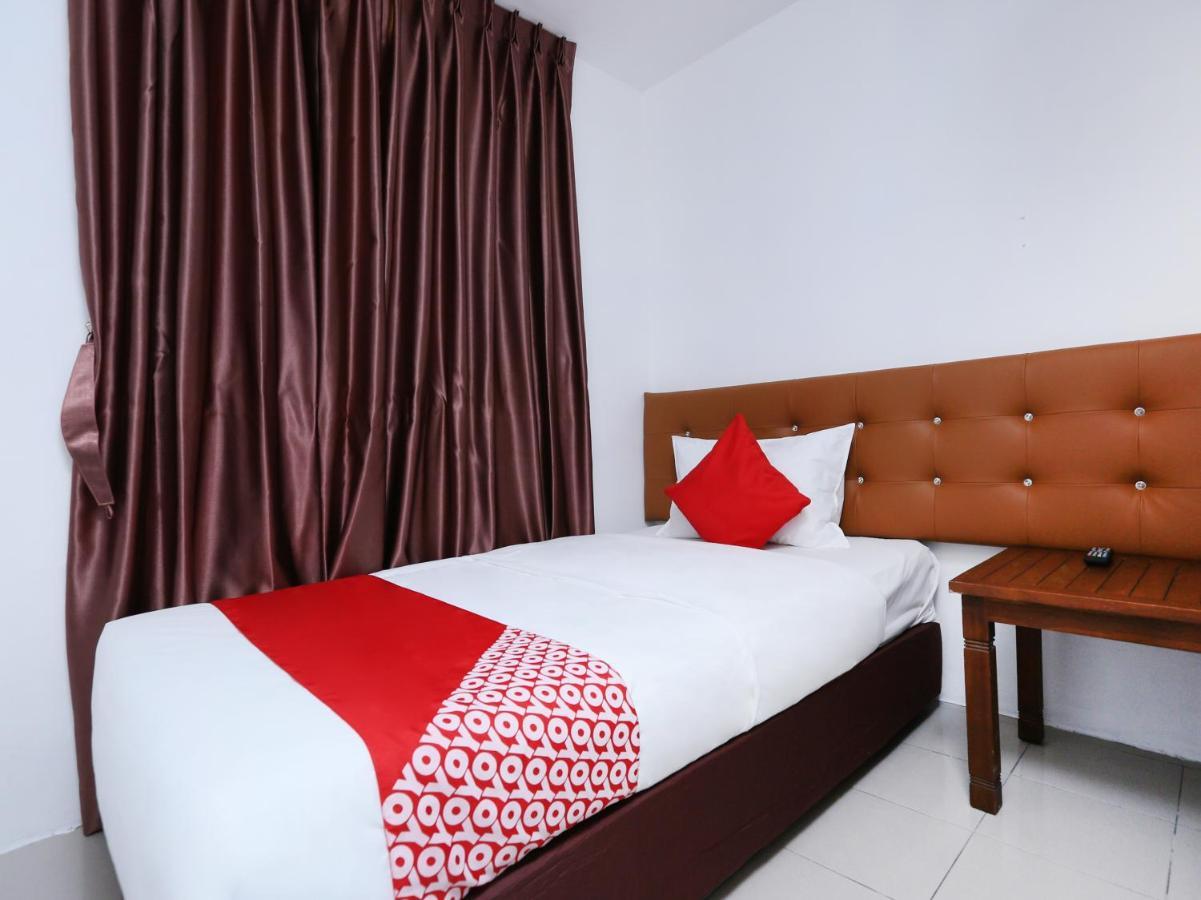 Oyo 89672 Eg Hotel Jj Τζόχορ Μπάχρου Εξωτερικό φωτογραφία