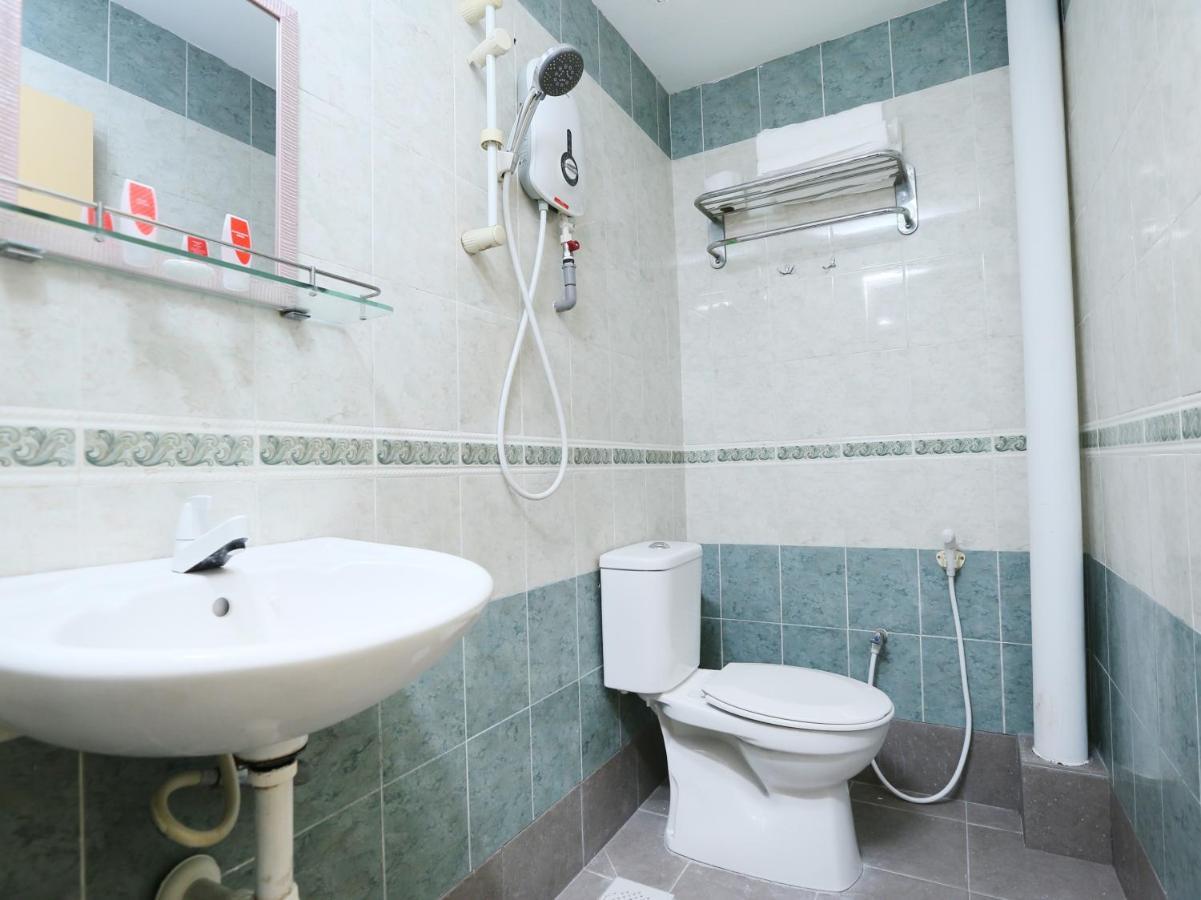 Oyo 89672 Eg Hotel Jj Τζόχορ Μπάχρου Εξωτερικό φωτογραφία